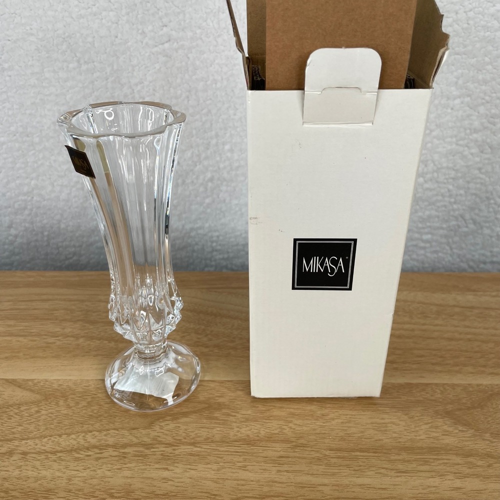 Mikasa Royal Crystal Bud Vase 6.5 Inch France Fluted Scalloped SW026/617 NIB